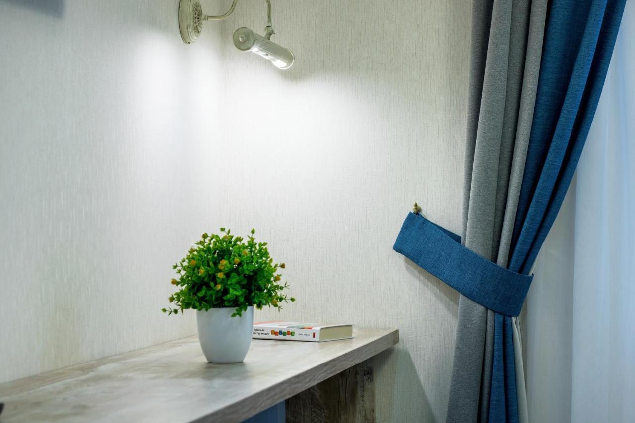 Mini Hotel Barvy Lvova On Horodotska St. Екстериор снимка