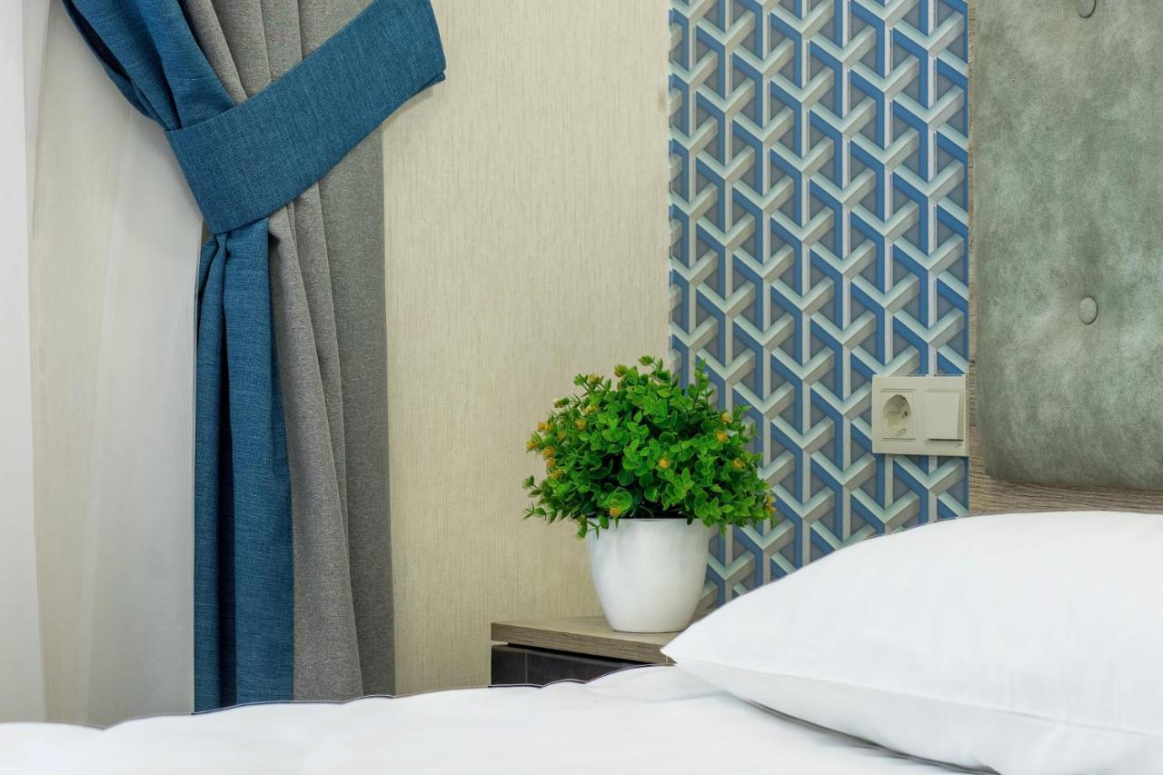 Mini Hotel Barvy Lvova On Horodotska St. Екстериор снимка