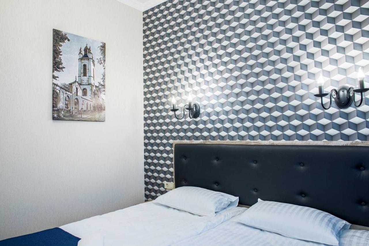 Mini Hotel Barvy Lvova On Horodotska St. Екстериор снимка