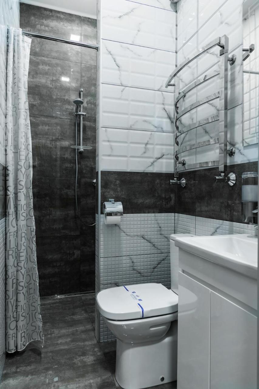 Mini Hotel Barvy Lvova On Horodotska St. Екстериор снимка