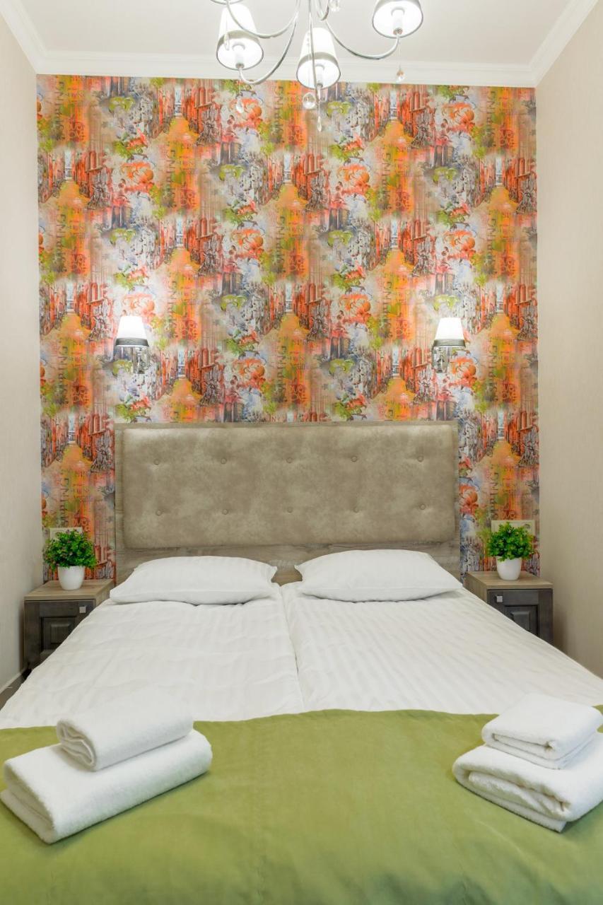 Mini Hotel Barvy Lvova On Horodotska St. Екстериор снимка